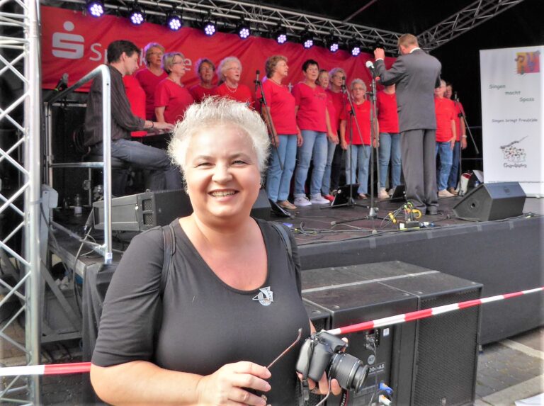 Anja bei der Arbeit Stadtfest 768x573