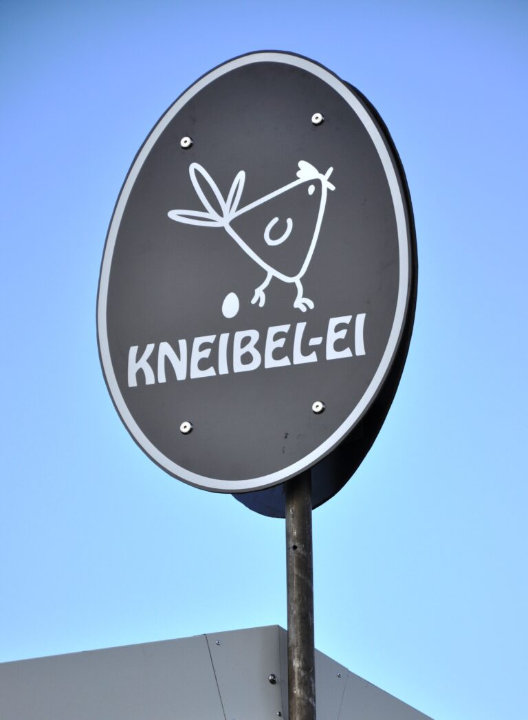 Schild klein 768x1047